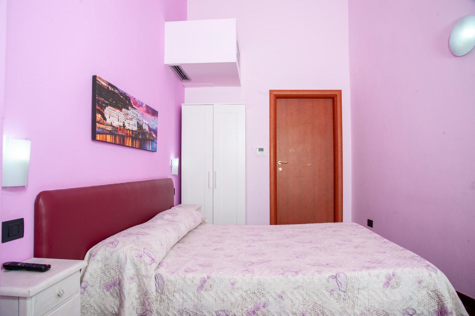 Palazzo Carafa Della Spina Room And Apartment Naples Exterior photo